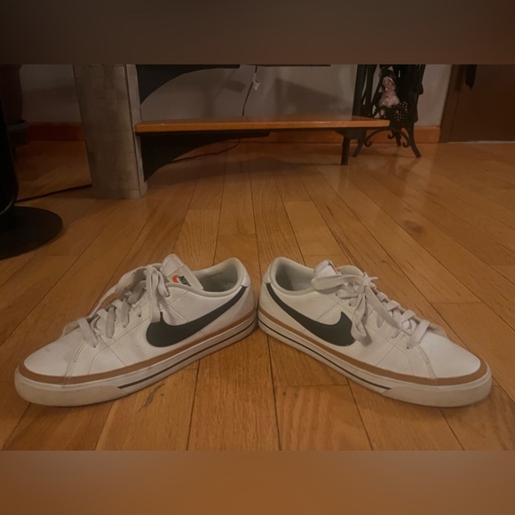 Nike tennis shoes | color: white | men’s size 8.5 - Picture 3 of 6